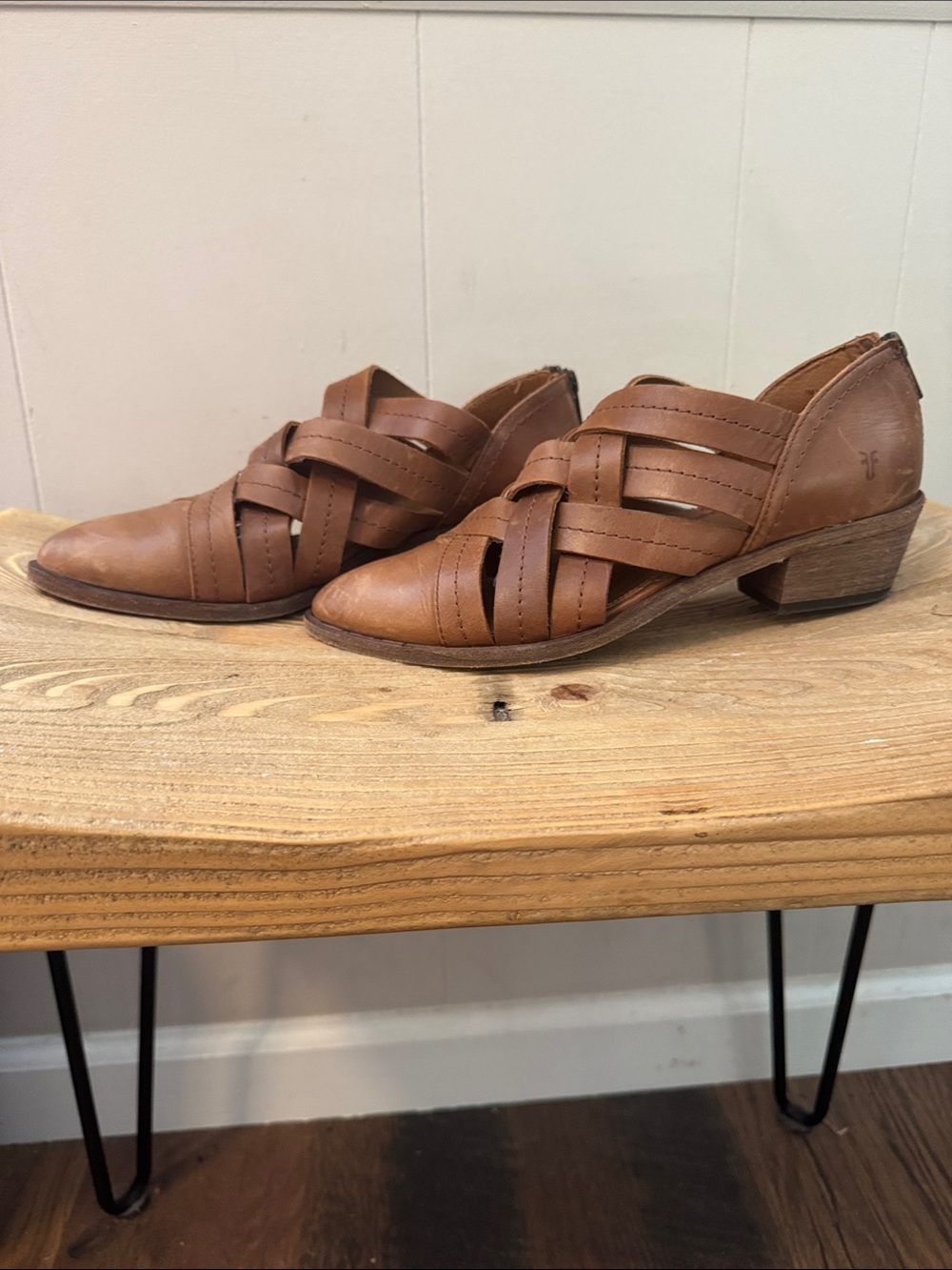 Like new! FRYE Brown Leather Woven Low Heel Shoes size 7
